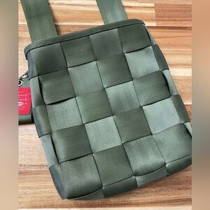 Harvey’s Seatbelt Crossbody Purse Shoulder Bag Woven Dark Olive Zip Top READ
